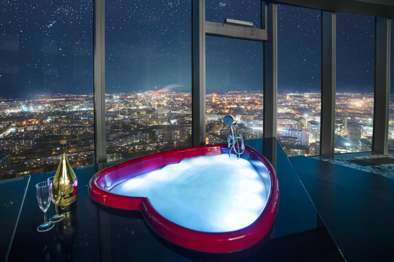 Sky Tower Z Jakuzzi Przy Oknie Apartment Breslau