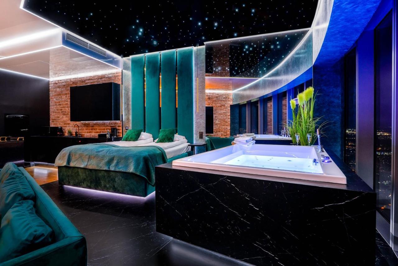 Sky Tower Z Jakuzzi Przy Oknie * Breslau
