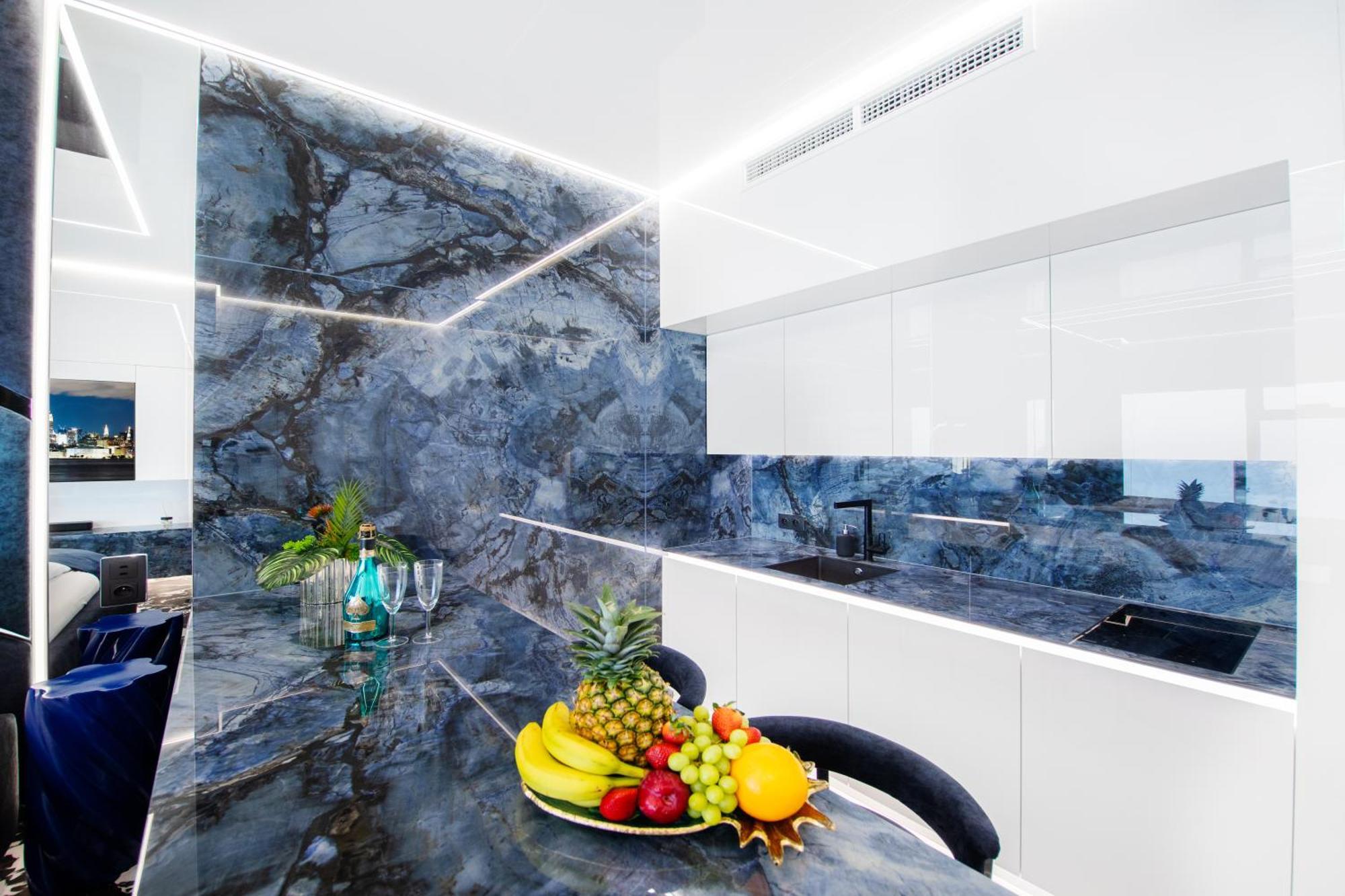 Sky Tower Z Jakuzzi Przy Oknie Apartment Breslau
