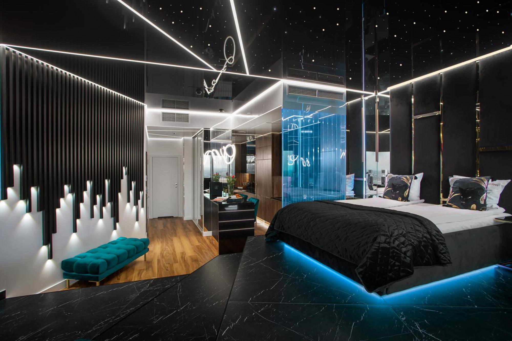 Sky Tower Z Jakuzzi Przy Oknie Apartment