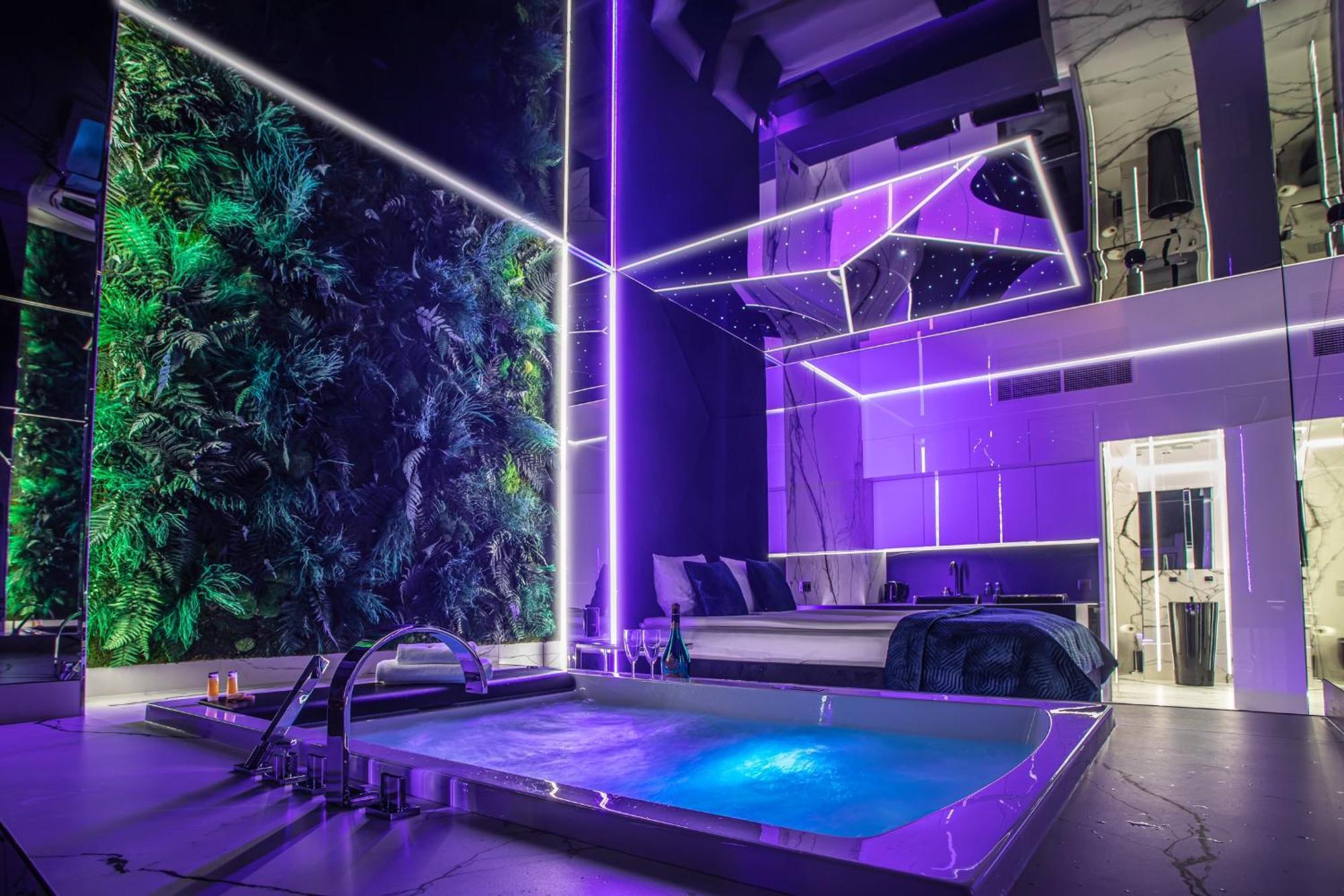 Sky Tower Z Jakuzzi Przy Oknie