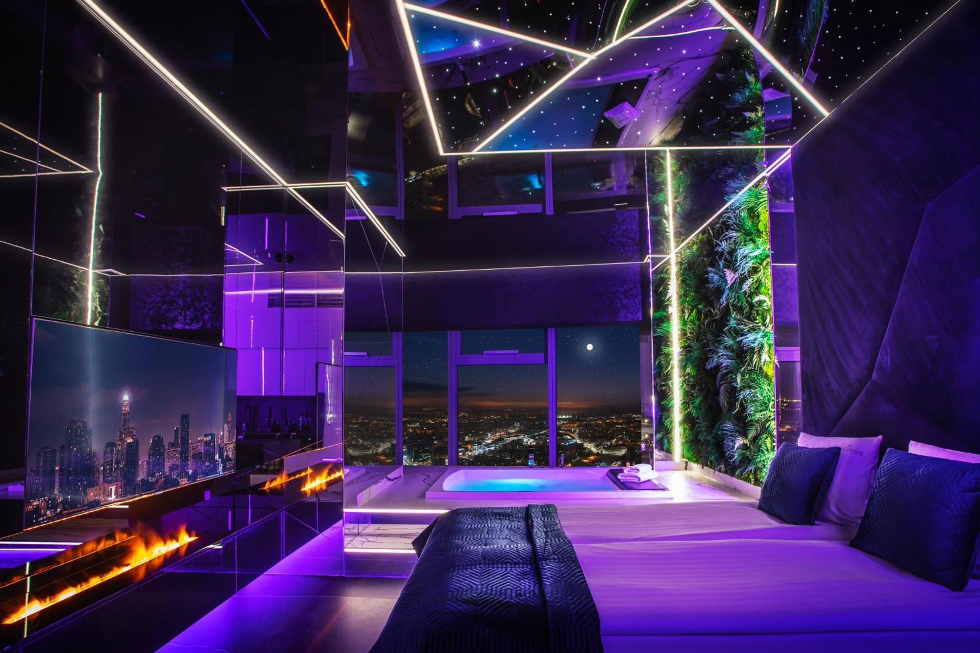 Sky Tower Z Jakuzzi Przy Oknie