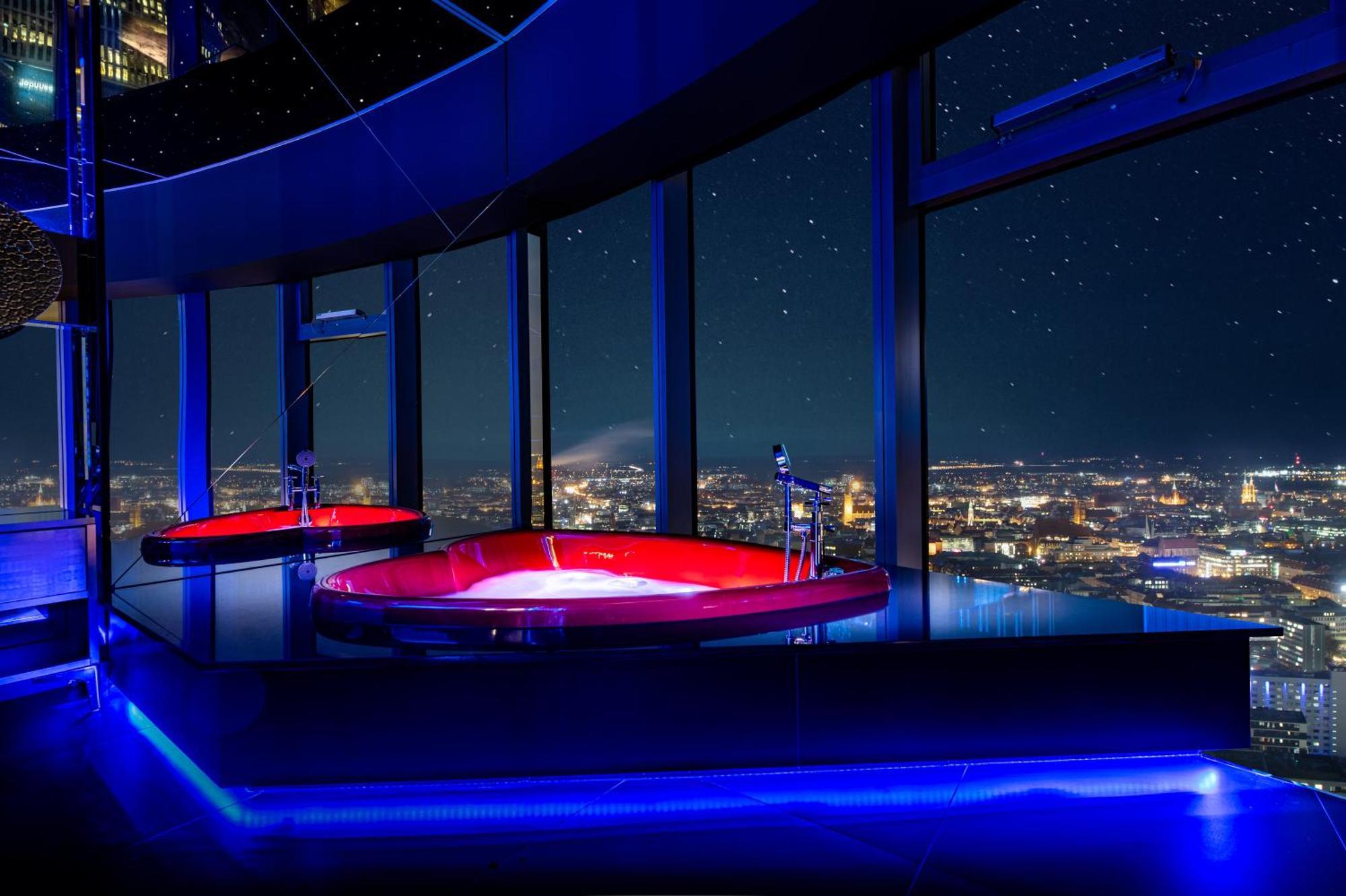Sky Tower Z Jakuzzi Przy Oknie * Breslau