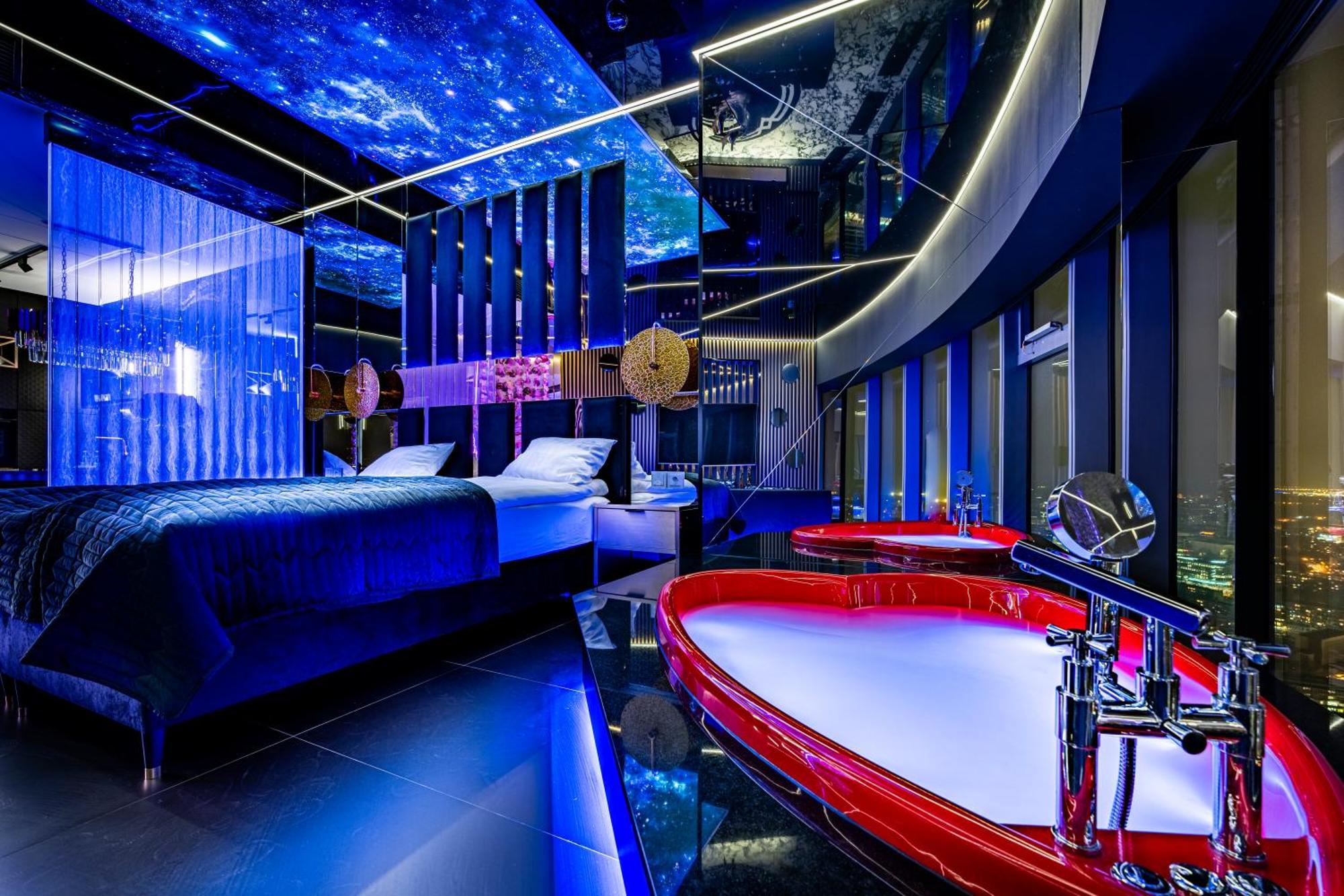 Sky Tower Z Jakuzzi Przy Oknie Apartment