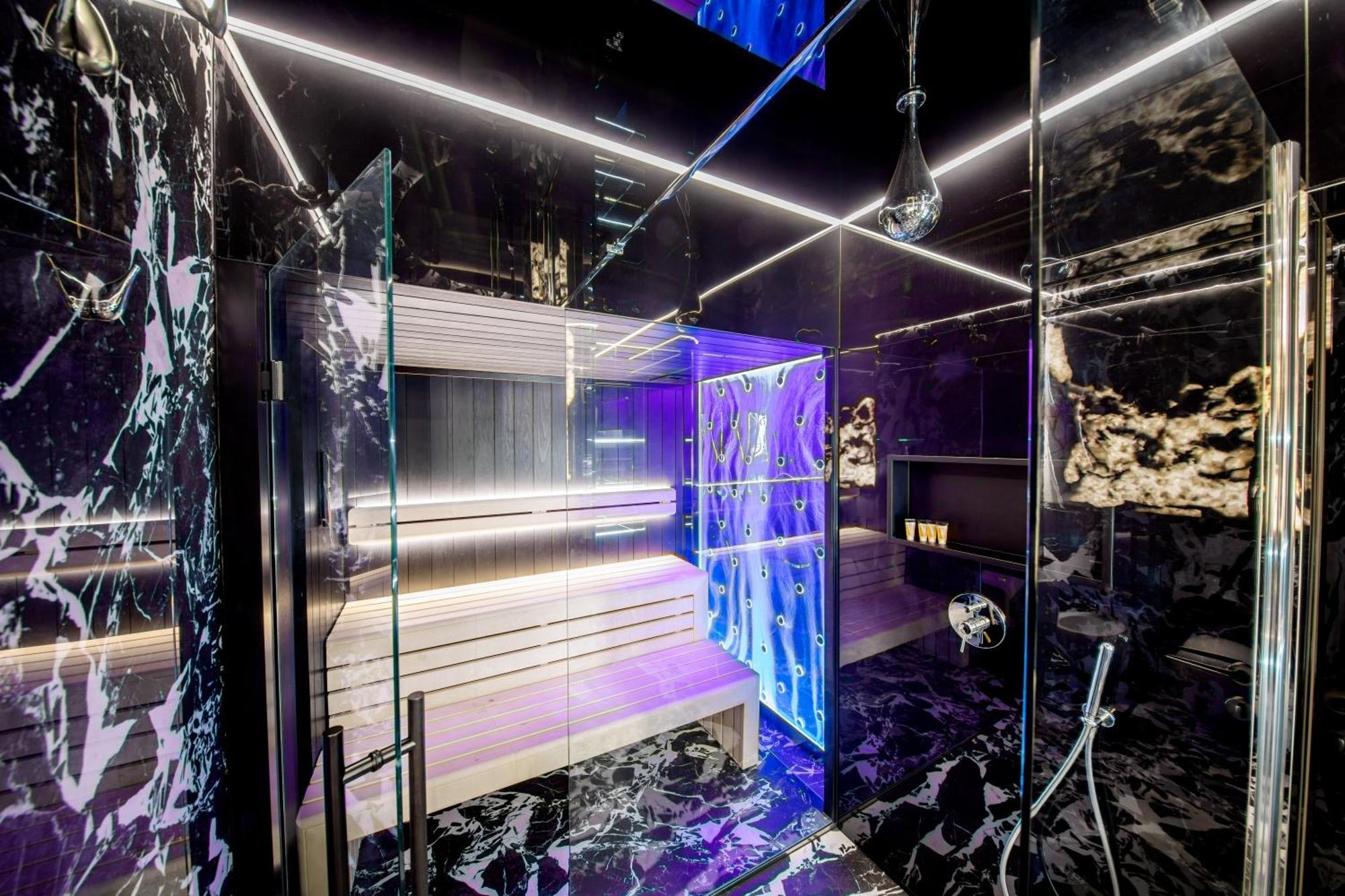 Sky Tower Z Jakuzzi Przy Oknie