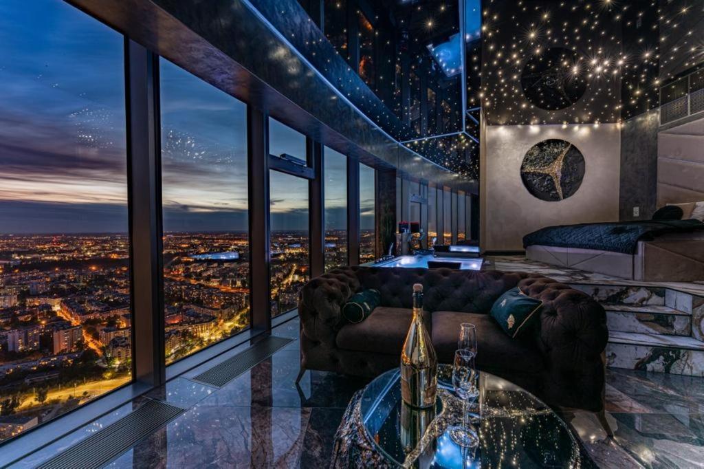 Apartment Sky Tower Z Jakuzzi Przy Oknie