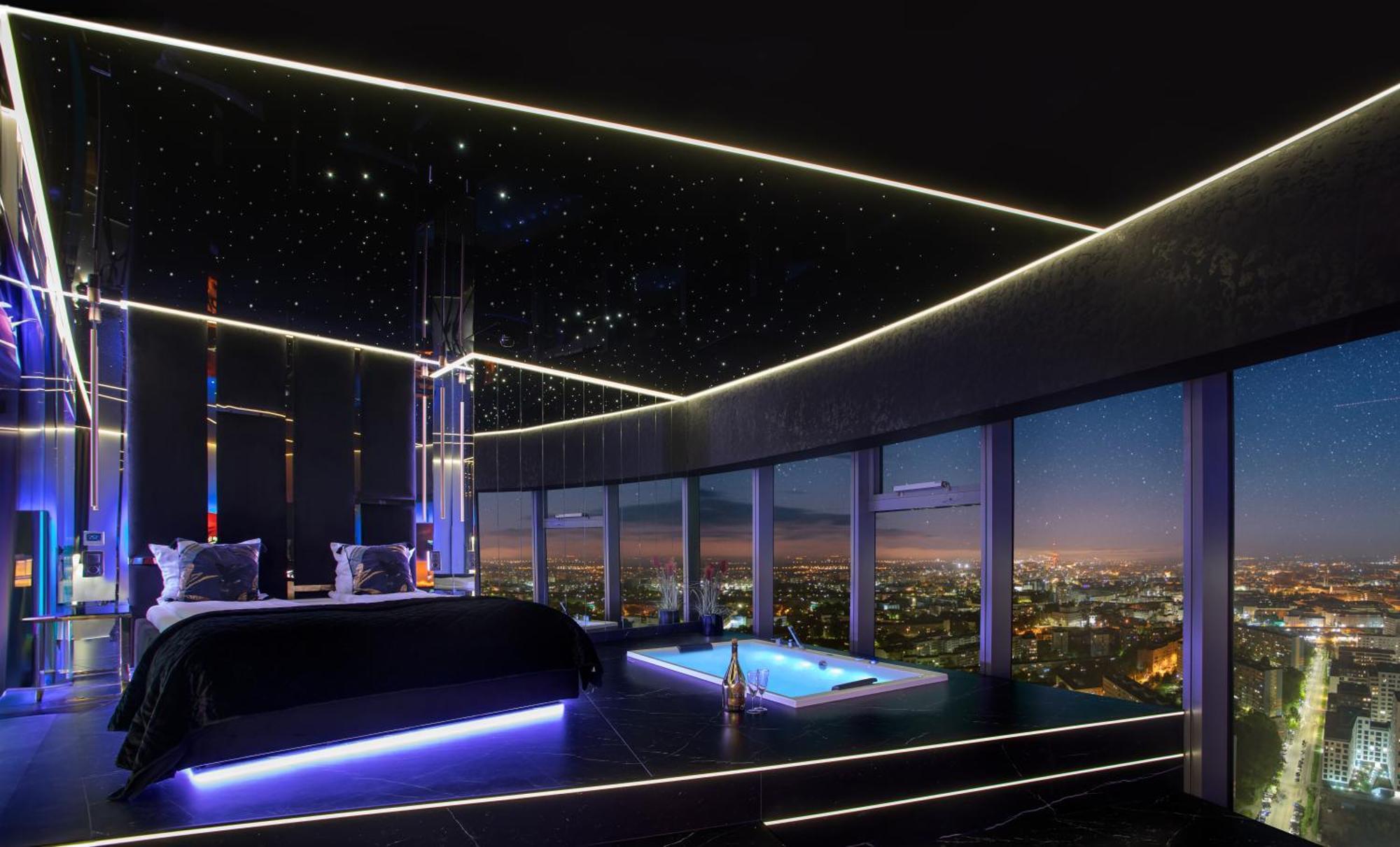 Sky Tower Z Jakuzzi Przy Oknie Apartment Breslau