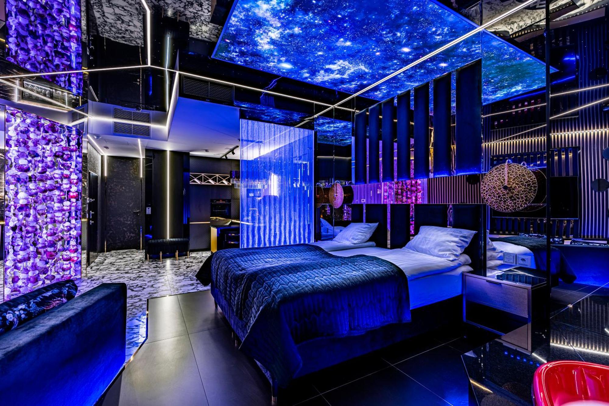 Sky Tower Z Jakuzzi Przy Oknie