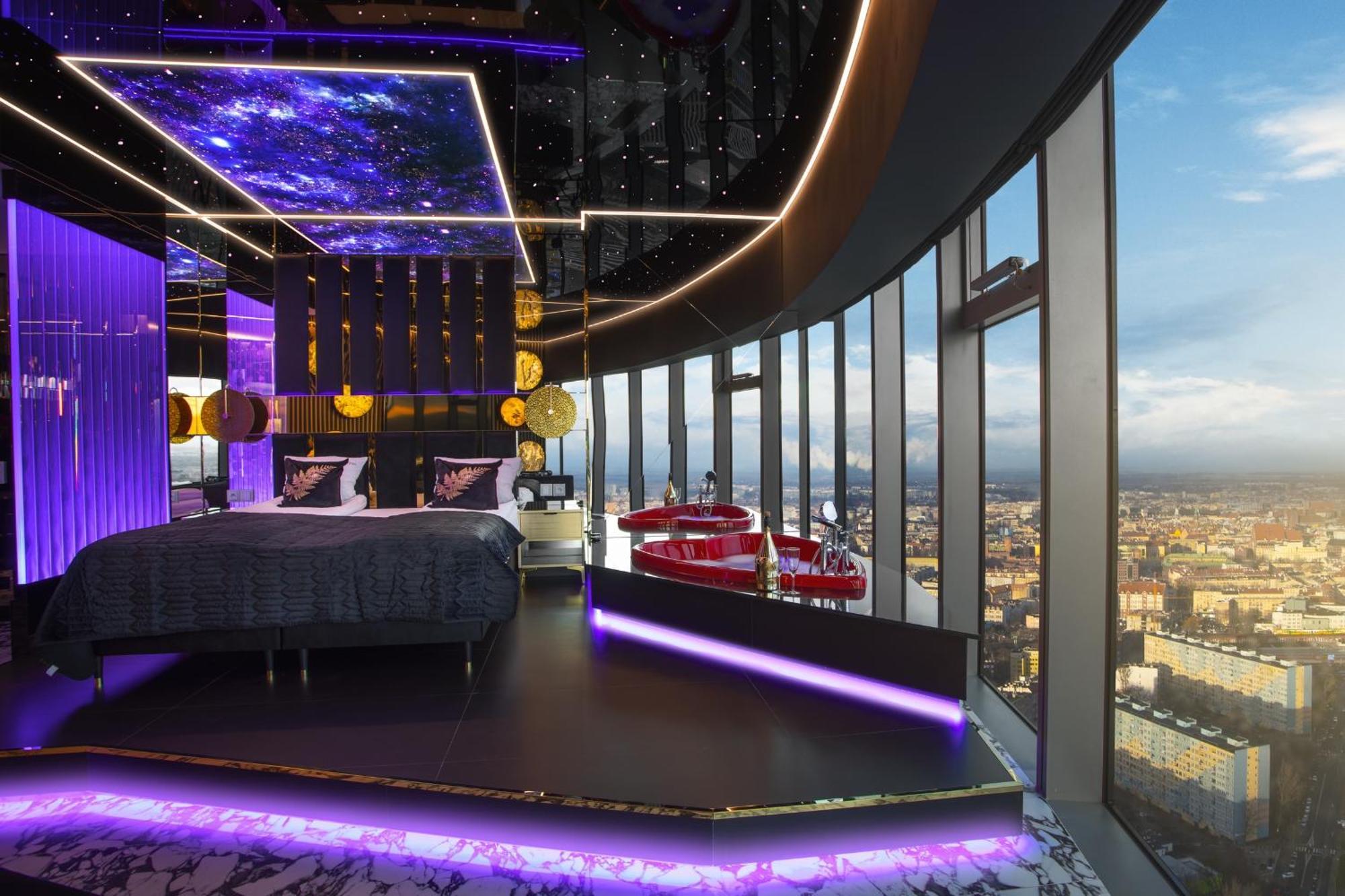 Sky Tower Z Jakuzzi Przy Oknie Apartment Breslau