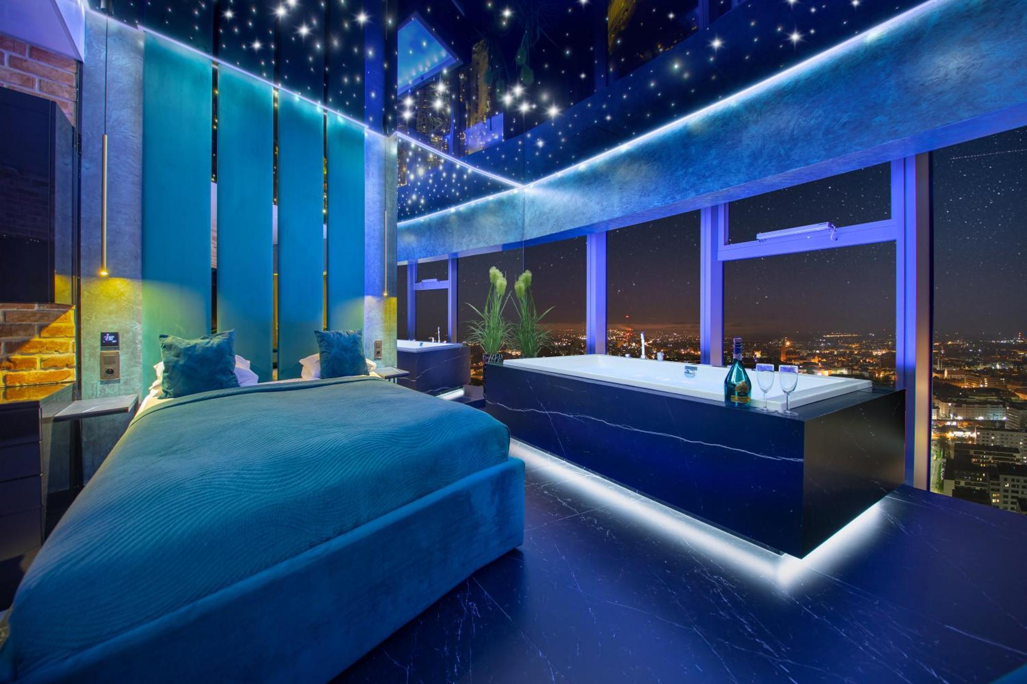 Sky Tower Z Jakuzzi Przy Oknie *