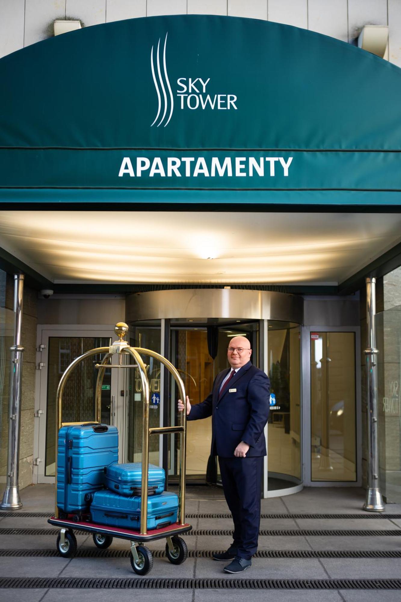 Apartment Sky Tower Z Jakuzzi Przy Oknie Breslau